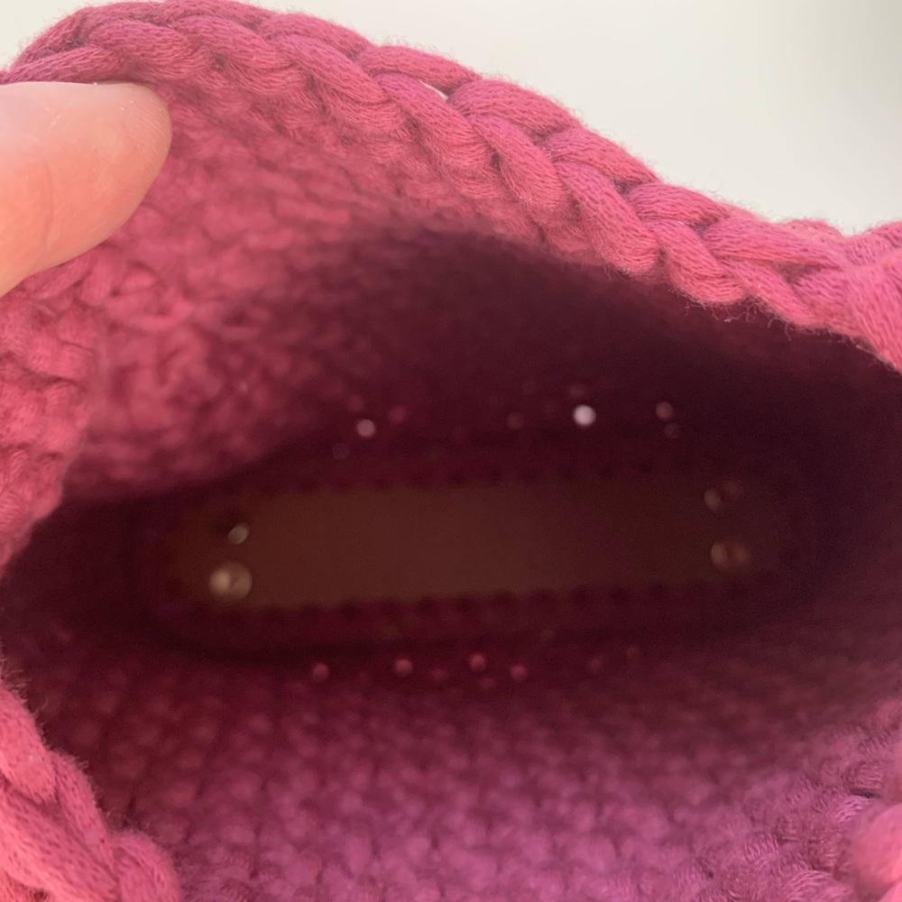 🌸Handmade Crocheted Rose Accent Tote — Burgundy - Picture 4 of 9